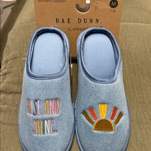 BNWT. Rae Dunn Denim Blue Slippers with Embroidery. Size Medium